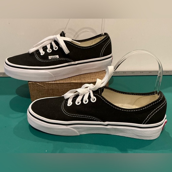 Vans Black Canvas Low-Top Women's Sneakers with White Laces Size 7 - Picture 3 of 8